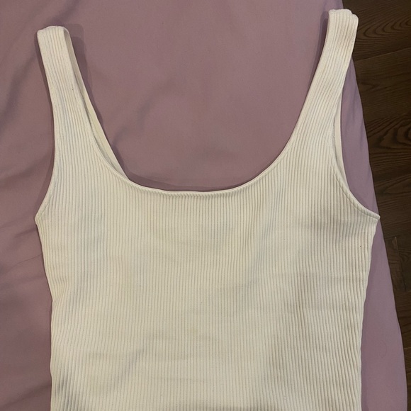 DYNAMITE white scoop neck tank top - Picture 2 of 2